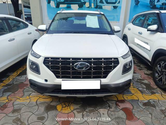 https://images10.gaadi.com/usedcar_image/4613389/original/processed_a0f734e81ed70a5f627f2098e411d911.jpg?imwidth=6400