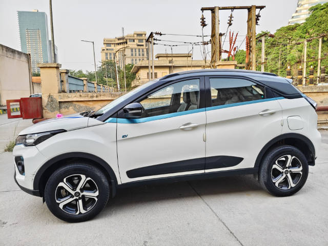 https://images10.gaadi.com/usedcar_image/4613395/original/3076622ac042452f46afb9cd0daf1103.png?imwidth=6401