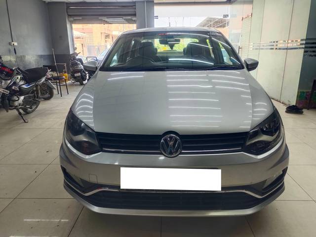 https://images10.gaadi.com/usedcar_image/4613408/original/processed_dfe07dda-e0d9-46d2-9ae9-c8d2fdb83738.jpg?imwidth=6402