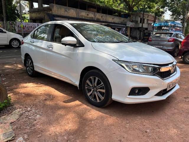 https://images10.gaadi.com/usedcar_image/4613409/original/processed_3d6f81dc-bcc5-4b9e-8afb-b215b954d4fd.jpeg?imwidth=6400