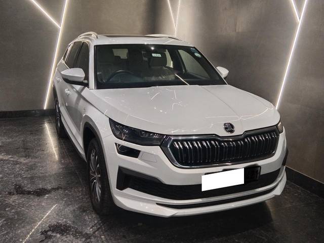 https://images10.gaadi.com/usedcar_image/4613413/original/processed_6568bf2a1825fbfb210c71a2c9d6157b.jpg?imwidth=6400