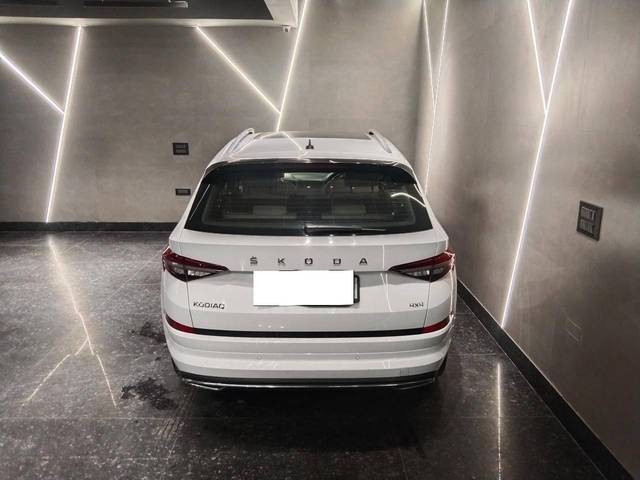 https://images10.gaadi.com/usedcar_image/4613413/original/processed_72c211147790e725a2e7987e75ed5439.jpg?imwidth=6402