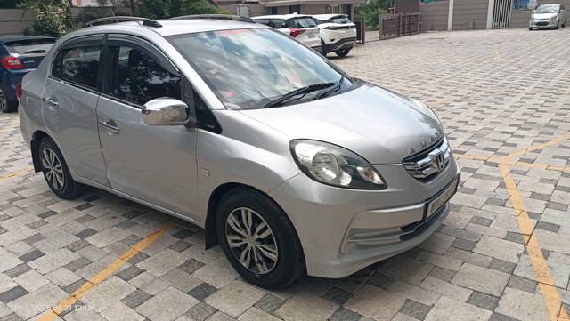 https://images10.gaadi.com/usedcar_image/4613417/original/processed_0b0390cf-aec2-4e57-a6cf-afba81dde2cd.jpg?imwidth=6400