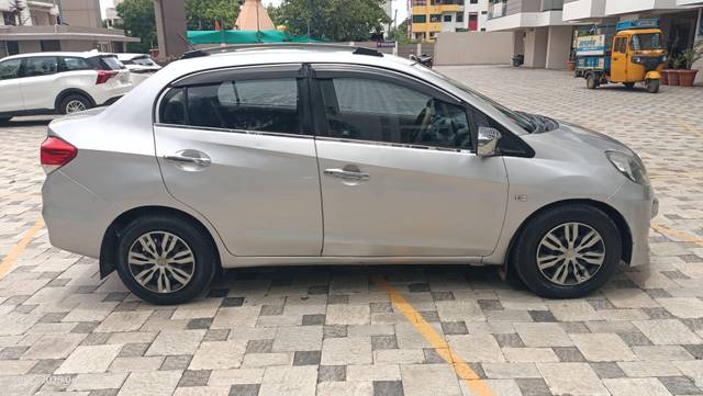 https://images10.gaadi.com/usedcar_image/4613417/original/processed_84c1c474-7b7a-469a-afa5-6d77bd83f592.jpg?imwidth=6401