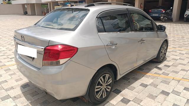 https://images10.gaadi.com/usedcar_image/4613417/original/processed_c794543c-6cba-4fb7-8158-301b356a08c9.jpg?imwidth=6402