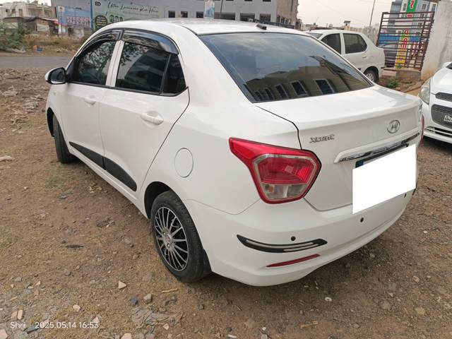 https://images10.gaadi.com/usedcar_image/4613432/original/processed_9fb9b068-ea3c-4714-ac85-9aabe66591bc.jpg?imwidth=6402