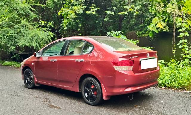https://images10.gaadi.com/usedcar_image/4613436/original/processed_8c39cb8e736d02ca1c137957dfc945a2.jpg?imwidth=6402