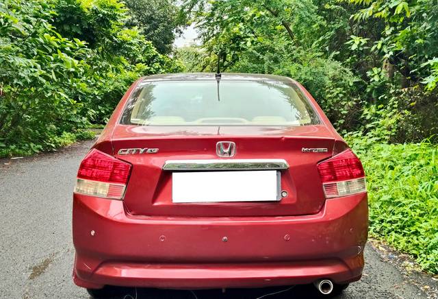 https://images10.gaadi.com/usedcar_image/4613436/original/processed_9693288748b0e58a79a042a23fe7a9f5.jpg?imwidth=6401