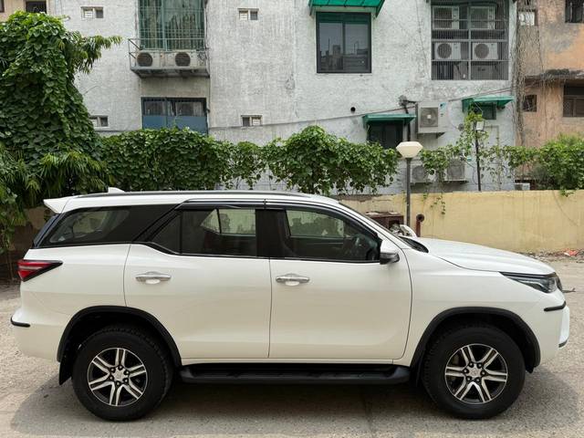 https://images10.gaadi.com/usedcar_image/4613437/original/a0abca90765769f6a4f795b3449e62e3.jpg?imwidth=6402