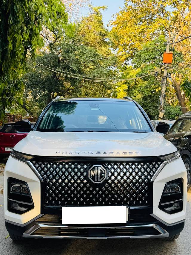 https://images10.gaadi.com/usedcar_image/4613440/original/processed_261974b8919e7e1b11f005fa3e0a3ff0.jpg?imwidth=6400