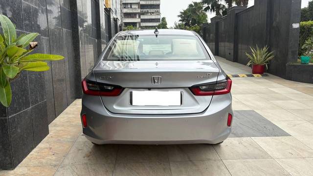 https://images10.gaadi.com/usedcar_image/4613450/original/processed_1569a8181d3caad3370da17c65d41f61.jpg?imwidth=6402