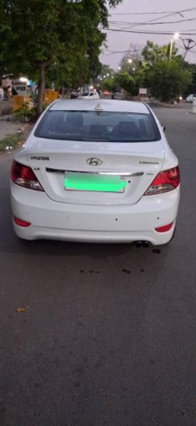 https://images10.gaadi.com/usedcar_image/4613465/original/processed_750b4075-fbde-46d1-863d-7e3e833d6df2.jpeg?imwidth=6402