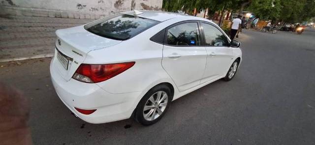https://images10.gaadi.com/usedcar_image/4613465/original/processed_7b2780c9-a5cd-4cda-8472-c5929a7859c3.jpeg?imwidth=6401