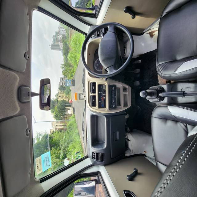https://images10.gaadi.com/usedcar_image/4613467/original/f1716cd7577f5512fb3ba94ecd95b5b3.jpg?imwidth=6401