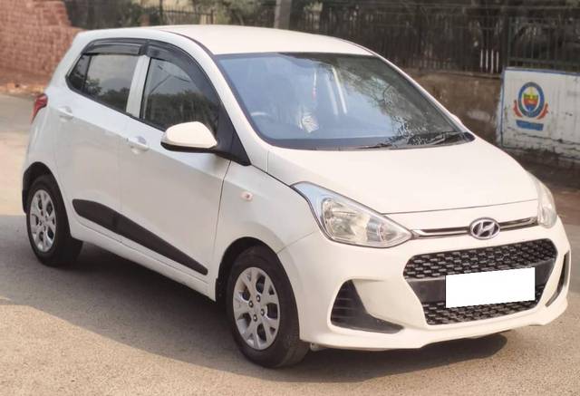 https://images10.gaadi.com/usedcar_image/4613522/original/processed_d61673d4427fc9eb5ad79f11c6937c35.jpg?imwidth=6400