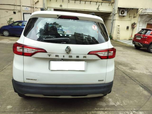 https://images10.gaadi.com/usedcar_image/4613545/original/processed_f1905cf72b290435f896bd47edc6494d.jpg?imwidth=6401
