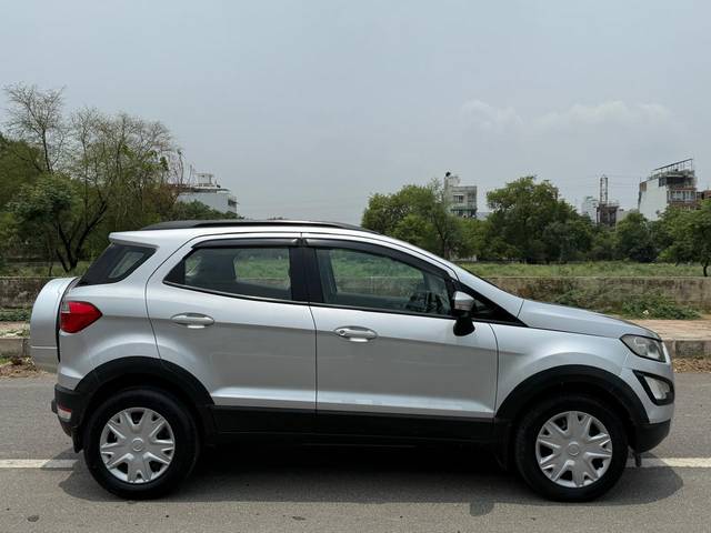 https://images10.gaadi.com/usedcar_image/4613549/original/b44069ac6efbb3e93fa4a4de4cdc685c.jpg?imwidth=6401