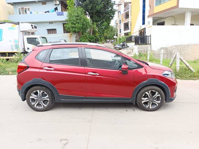 https://images10.gaadi.com/usedcar_image/4613589/original/79b34d8bb0782e7a9f051ece66633848.jpg?imwidth=6401