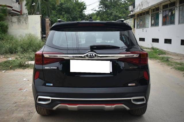 https://images10.gaadi.com/usedcar_image/4613593/original/processed_46fb168229eb8dc16b8b3f9309046097.jpg?imwidth=6402