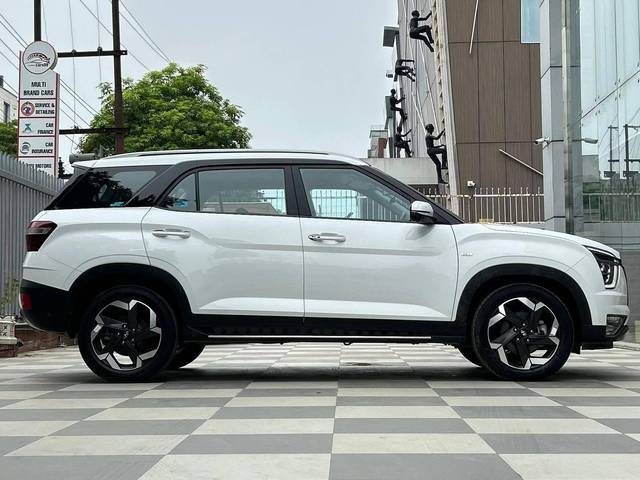 https://images10.gaadi.com/usedcar_image/4613597/original/processed_9617746946d8af0d4eb505828b43002f.jpg?imwidth=6401
