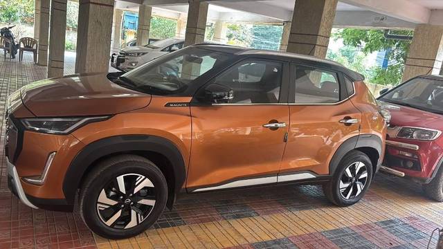 https://images10.gaadi.com/usedcar_image/4613606/original/processed_a13fe086-c45d-4e72-babb-4d183516c3c7.jpeg?imwidth=6402