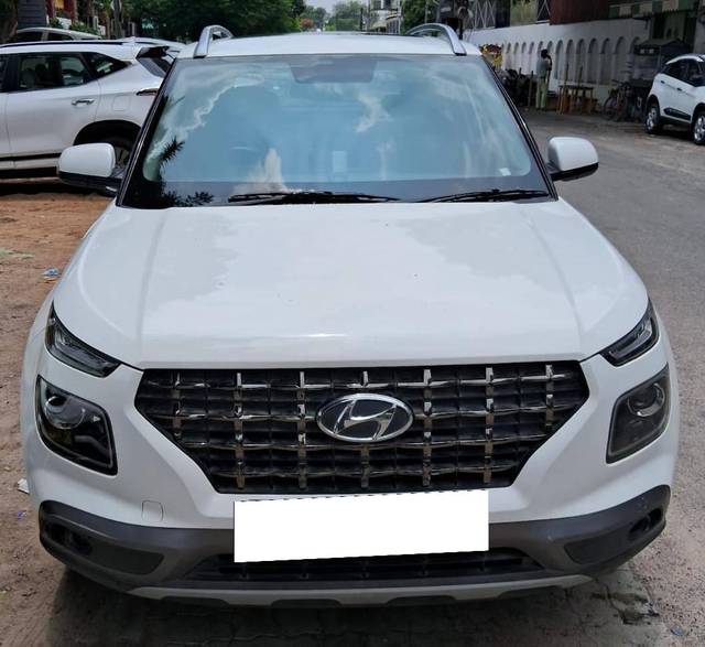 https://images10.gaadi.com/usedcar_image/4613682/original/processed_aee5fa2c3b346d96b50b23cd74572c5e.jpg?imwidth=6400