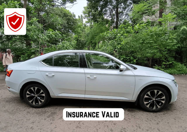 https://images10.gaadi.com/usedcar_image/4613698/original/processed_b163f595e6b76f52e8c25cd2d882fe80.png?imwidth=6401