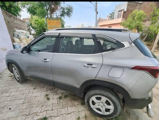 https://images10.gaadi.com/usedcar_image/4613706/original/processed_8f3e5e73-1cd4-4169-8eb6-de95ce511bc7.jpg?imwidth=6400