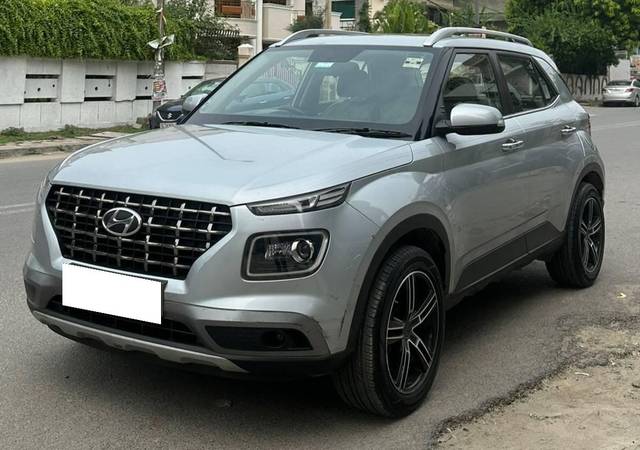 https://images10.gaadi.com/usedcar_image/4613709/original/processed_d4b05197fa5b54749294baae8568ad6a.jpg?imwidth=6400