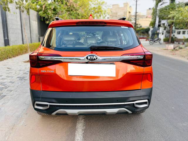https://images10.gaadi.com/usedcar_image/4613728/original/processed_f7994045946a1bd83cf24fd94b81ed8d.jpeg?imwidth=6402