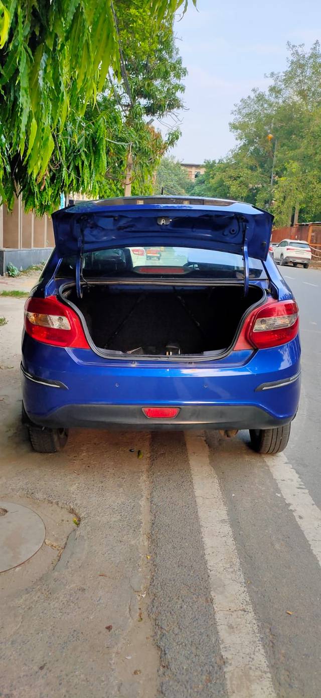 https://images10.gaadi.com/usedcar_image/4613733/original/d97184ec06002d85d0fb32b5e75c1b56.jpg?imwidth=6402