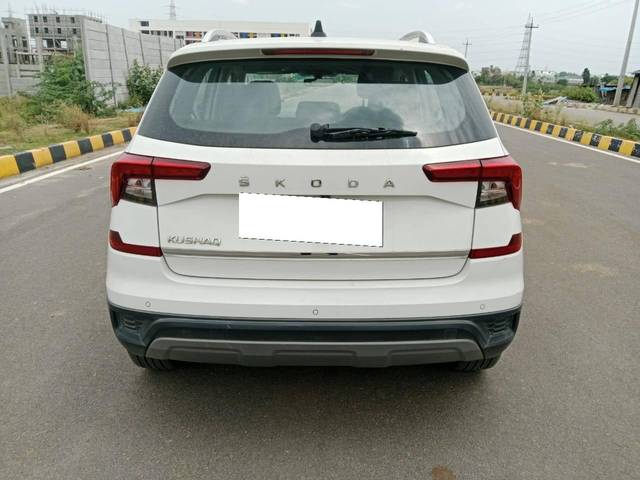 https://images10.gaadi.com/usedcar_image/4613736/original/processed_ae488bdafee87b4a69fbb11d2f54955a.jpg?imwidth=6402