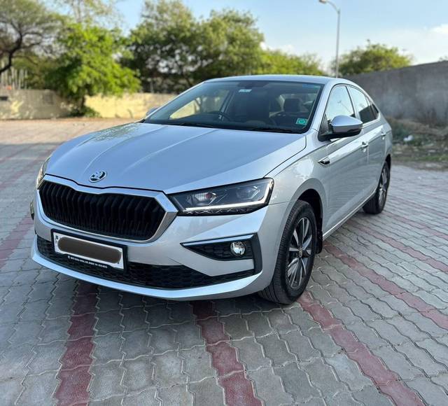 https://images10.gaadi.com/usedcar_image/4613806/original/d1c3d985c70538c2f86631b0e053e13d.jpg?imwidth=6400