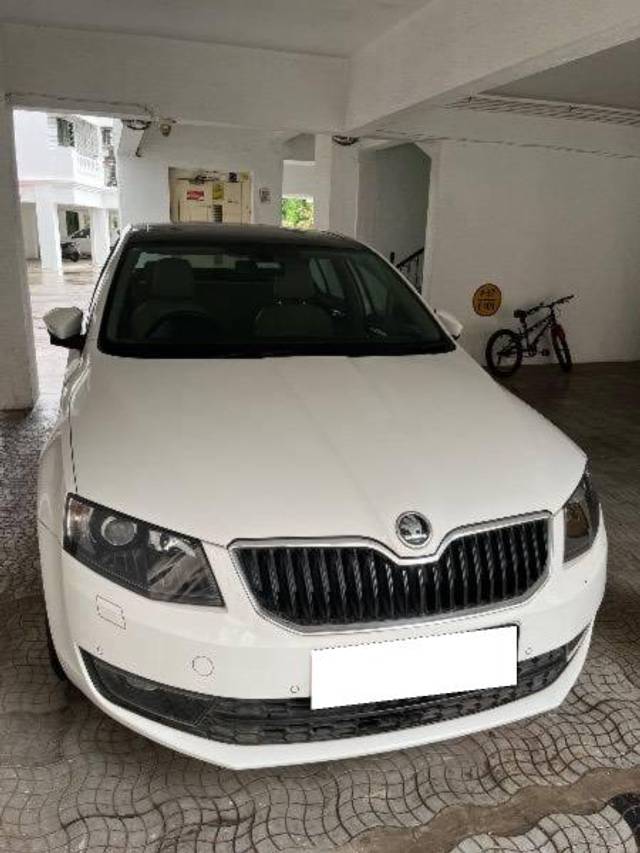 https://images10.gaadi.com/usedcar_image/4613810/original/processed_1f2091e4-36d1-46ae-8848-aa5fbeeab039.jpeg?imwidth=6400