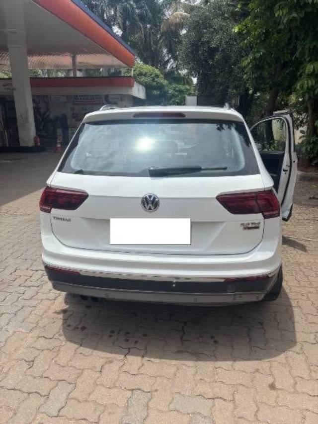 https://images10.gaadi.com/usedcar_image/4613845/original/processed_b9b87c09-257c-4b00-b7b9-ad4042c326e9.jpeg?imwidth=6401