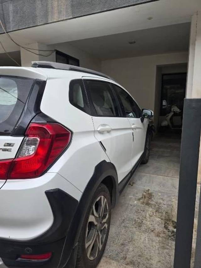 https://images10.gaadi.com/usedcar_image/4613858/original/processed_0c7c6df4-110e-44c2-85d7-cdbf9a6e997e.jpeg?imwidth=6401