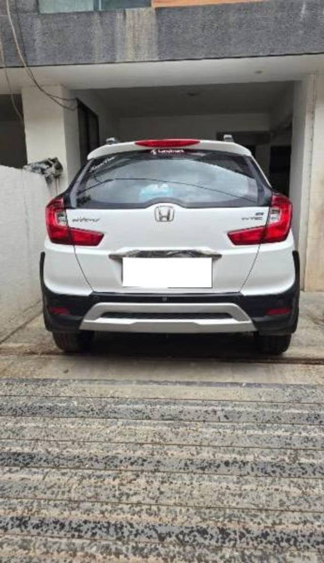 https://images10.gaadi.com/usedcar_image/4613858/original/processed_9e5bf722-7123-44f3-85e9-4a5a82942777.jpeg?imwidth=6402