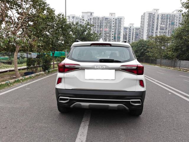 https://images10.gaadi.com/usedcar_image/4613868/original/processed_2d8fe9bf-b646-4ea7-85f9-f7bd60ce4146.jpg?imwidth=6402
