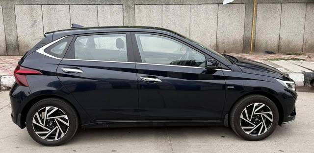 https://images10.gaadi.com/usedcar_image/4613874/original/processed_6c017f1fb1748c8a646d0890e53b991b.jpg?imwidth=6401