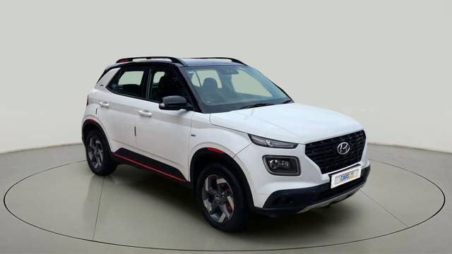 https://images10.gaadi.com/usedcar_image/4613884/original/d4f22e7ef86c748ee68396549cdc4b96.jpg?imwidth=6400
