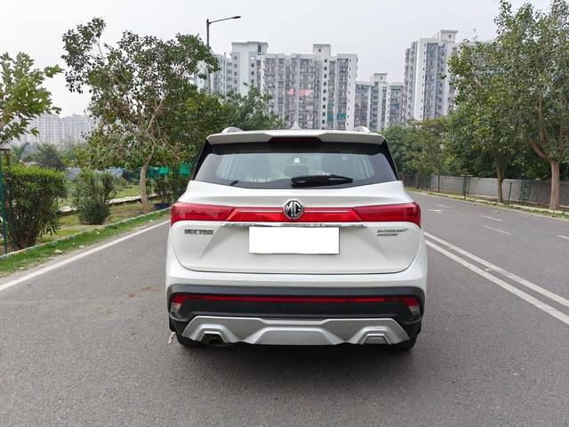 https://images10.gaadi.com/usedcar_image/4613885/original/processed_a22997db-6444-4aec-9ca7-91e108e724f0.jpg?imwidth=6402