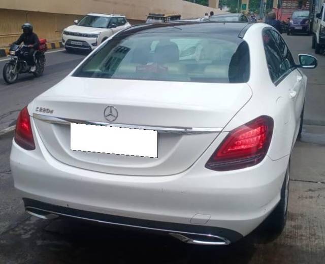 https://images10.gaadi.com/usedcar_image/4613897/original/processed_bf31059f-1e50-48ae-8975-8ea24d8f2194.jpg?imwidth=6401