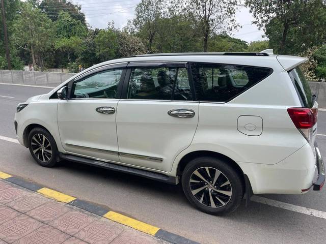 https://images10.gaadi.com/usedcar_image/4613925/original/processed_3238e259-c99b-4a86-8379-88ee27c01f72.jpg?imwidth=6401