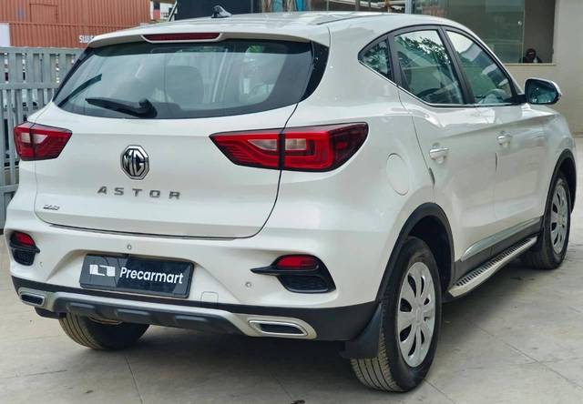 https://images10.gaadi.com/usedcar_image/4613976/original/processed_5778337c24eea2ae235d570a5fce2632.jpeg?imwidth=6402