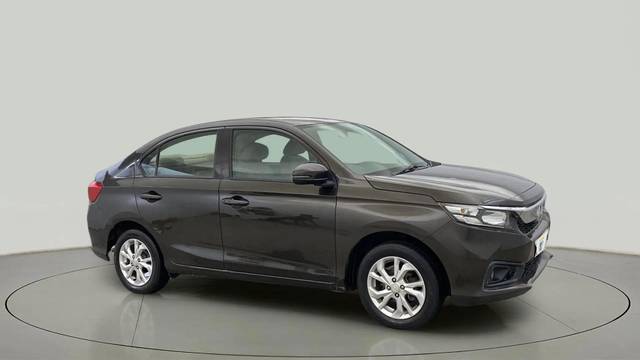 https://images10.gaadi.com/usedcar_image/4613984/original/d3b3fba50e052ddfec49ef7c3c249819.jpg?imwidth=6400