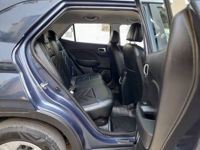 https://images10.gaadi.com/usedcar_image/4613986/original/fe0755f69c23f1f6997ff16cc49015fe.jpg?imwidth=6402