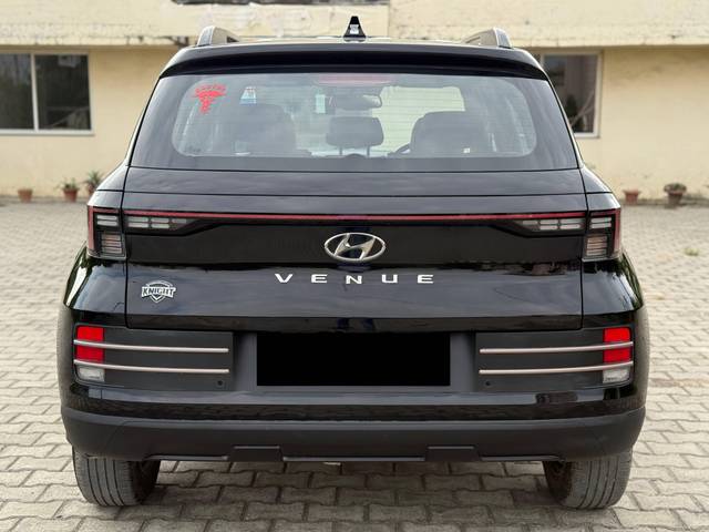 https://images10.gaadi.com/usedcar_image/4613987/original/processed_49c7a0ab-b2b5-4c22-9fe6-50fa8d534040.jpg?imwidth=6402