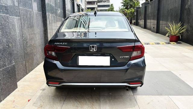 https://images10.gaadi.com/usedcar_image/4613999/original/processed_ce2200d51b21d684e582decff5e299c7.jpg?imwidth=6402