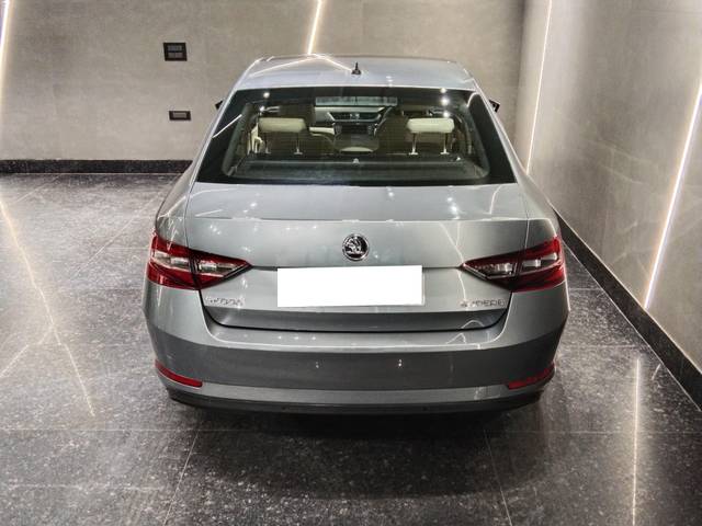 https://images10.gaadi.com/usedcar_image/4614007/original/processed_09270605d8575d0a6eaf727390d0c1b7.jpg?imwidth=6402