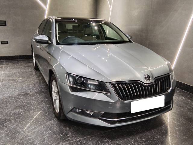 https://images10.gaadi.com/usedcar_image/4614007/original/processed_85428a60125d3f796e6016d13a604e20.jpg?imwidth=6400